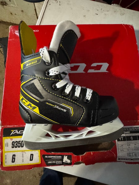 Youth CCM Super Tacks 9350 Hockey Skates 6 (New)