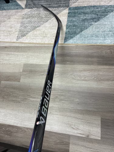 Senior Bauer Vapor FlyLite Right Handed Hockey Stick P92 65 Flex (Used)
