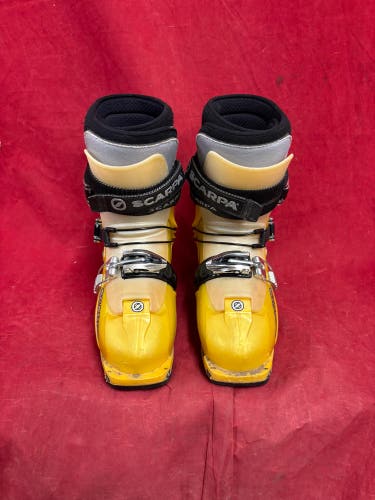Alpine Touring Ski Boots: Mondo 23 & 23.5 Women's Scarpa Ski Boots (Used)