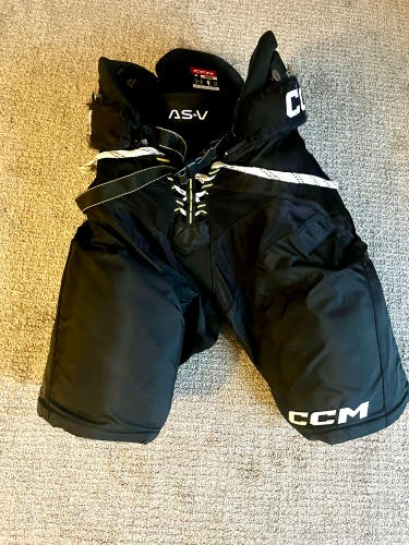 Men's Senior Medium CCM Tacks AS-V Hockey Pants (Used)
