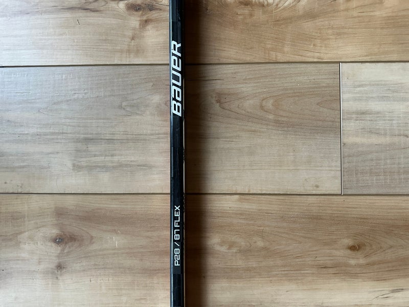 Senior Bauer Vapor Hyperlite Left Hand Hockey Stick P28 87 Flex (Used)