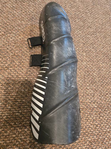 Shin Guards Medium/Large Shred Shin Guard (Used)