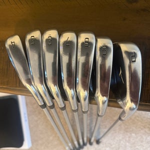 Men's Mizuno Pro 225 Right Handed Iron Set Stiff Flex Graphite Shaft (Used)