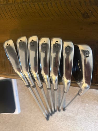 Men's Mizuno Pro 225 Right Handed Iron Set Stiff Flex Graphite Shaft (Used)