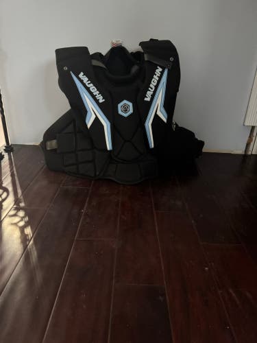 Large Vaughn SLR3 Pro Carbon Goalie Chest Protector (Used)