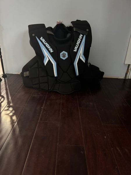 Large Vaughn SLR3 Pro Carbon Goalie Chest Protector (Used)