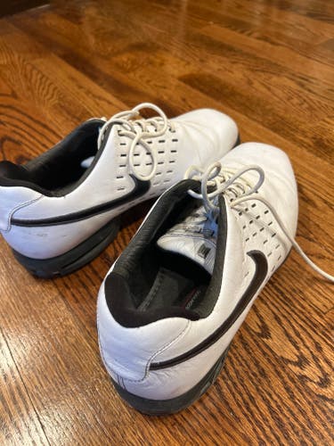 Men's Size M 9.5 (W 10.5) Nike Golf Shoes (Used)