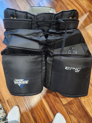 Senior Large Vaughn Epic 8600 Hockey Goalie Pants (Used)