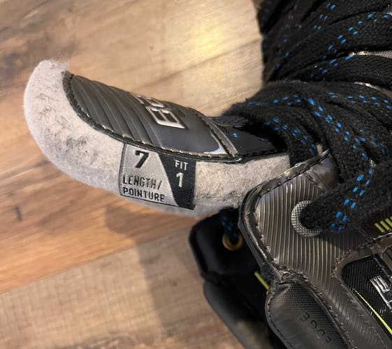 2021 Bauer Elite Hockey Goalie Skates Regular Width 7 (Used)