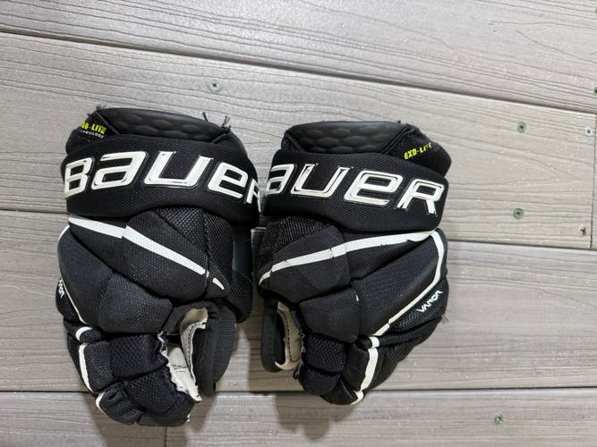 Bauer Vapor Hyperlite Gloves – Junior 10” – Black – Moderate Palm Wear