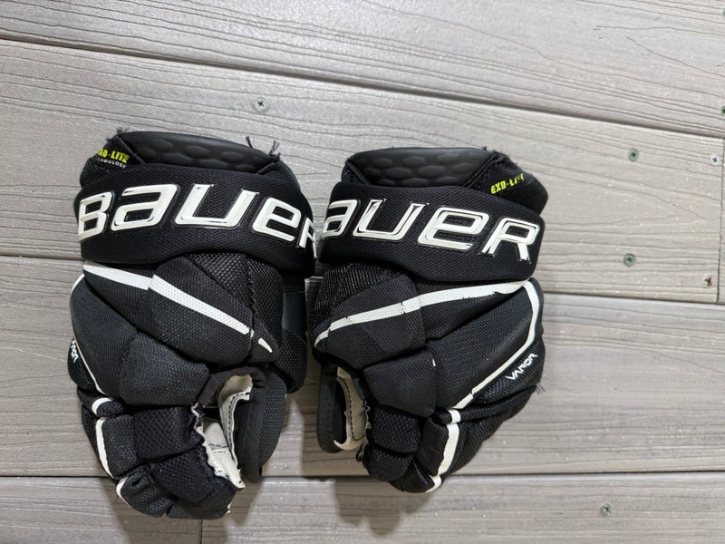 Bauer Vapor Hyperlite Gloves – Junior 10” – Black – Moderate Palm Wear