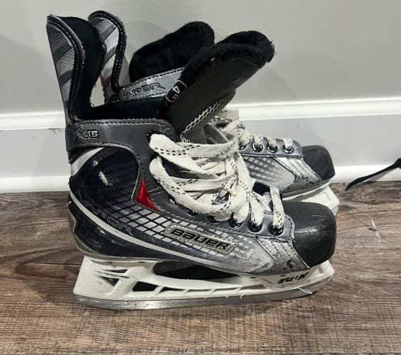 Bauer Vapor Hockey Skates Extra Wide Width Size 4 (Used)