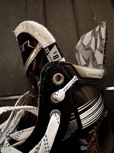 2022 Bauer Vapor X3 Hockey Skates Extra Wide Width 8.5 (Used)