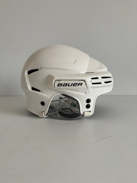 Like New White Medium Bauer 7500 Helmet