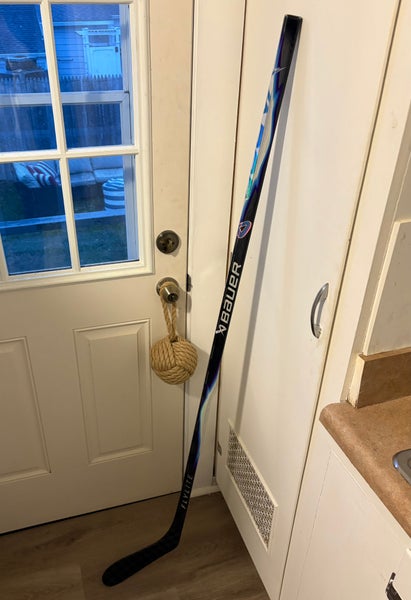 Intermediate Bauer Vapor FlyLite Right Handed Hockey Stick P28 65 Flex (New)