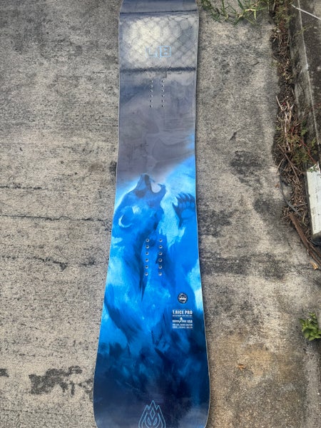 Mens Lib tech T Rice pro 157w with union force bindings.