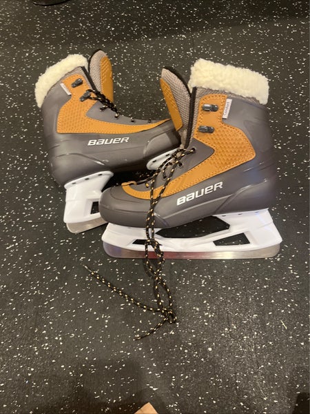 Like new Bauer Whistler Hockey Skates Size 5 (Used)
