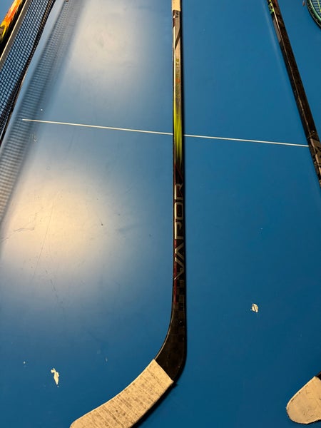 Youth Bauer Vapor Hyperlite 2 Left Hand Hockey Stick 35 Flex (Used)