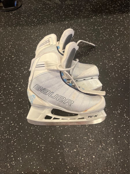Bauer Flow Women’s Lifestyle Skates Size 6 (Used)