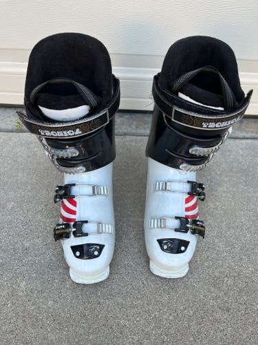 Mondo 25 & 25.5 Tecnica Bodacious 65 Ski Boots (Used)