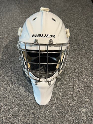 Senior Medium Bauer Profile 950 Goalie Mask (Used)