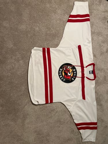 Bulls Hockey jersey - White XL Adult Unisex Warrior Jersey (Used)