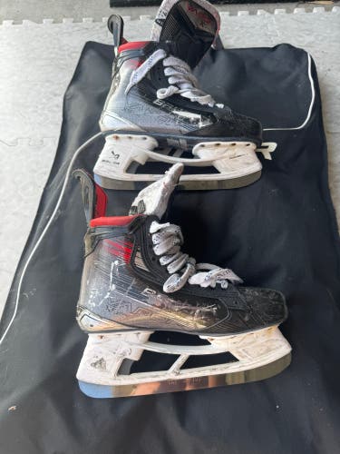 2023 Bauer Vapor X5 Pro Hockey Skates 7.5 (Used)