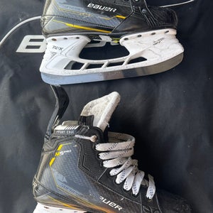 2022 Bauer Supreme M5 Pro Hockey Skates Size 5.5 (Used)