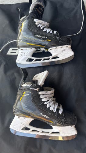 2022 Bauer Supreme M5 Pro Hockey Skates Size 5.5 (Used)