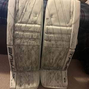 35" True Catalyst 9X3 Goalie Leg Pads (Used)