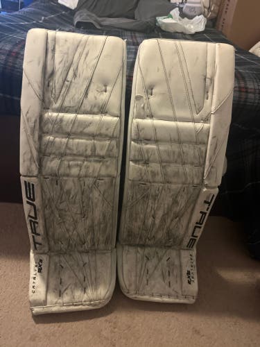 35" True Catalyst 9X3 Goalie Leg Pads (Used)