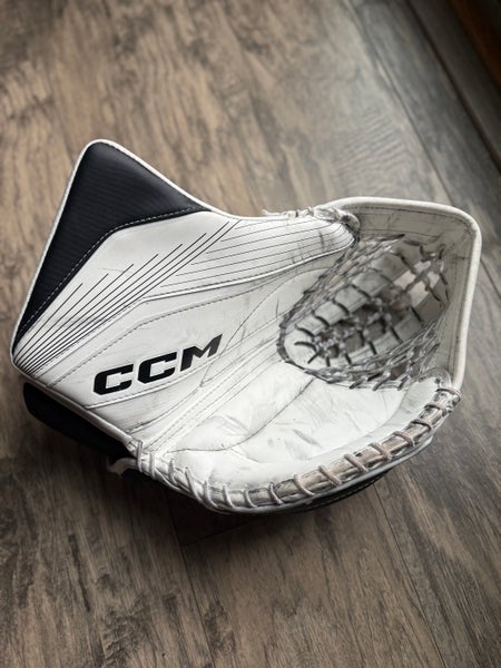 Senior - Reg CCM EFX 6 Glove (Used)