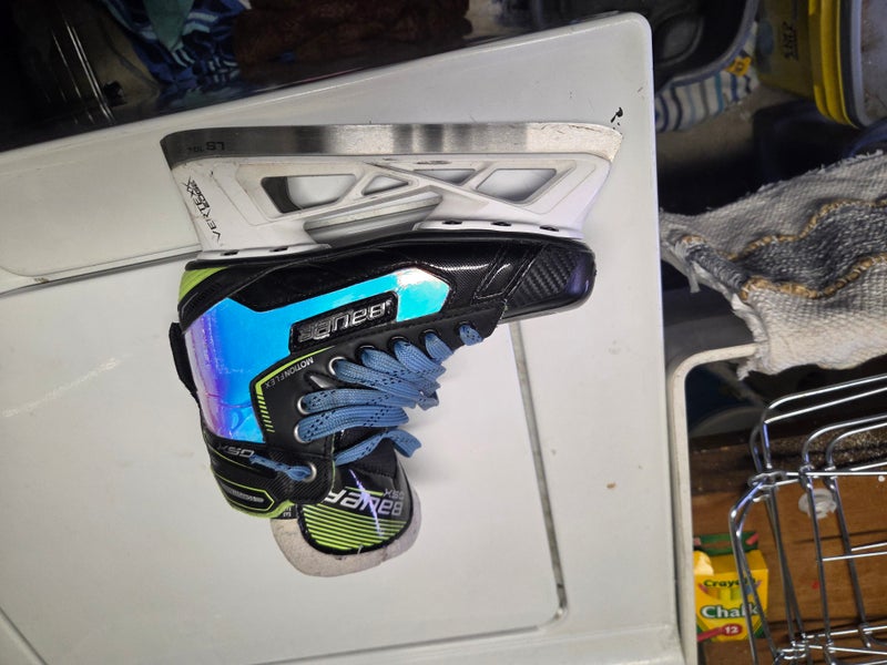 Bauer gsx Hockey Skates Extra Wide Width Size 2.5 (Used)