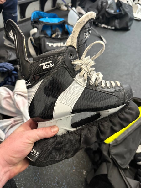 2025 CCM Tacks 652 Hockey Skates Regular Width 9 (Used)