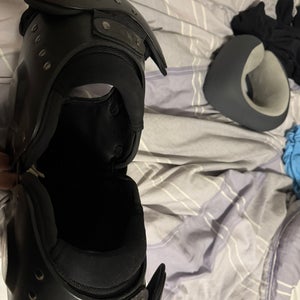 Large Youth Xenith Flyte Shoulder Pads (Used)