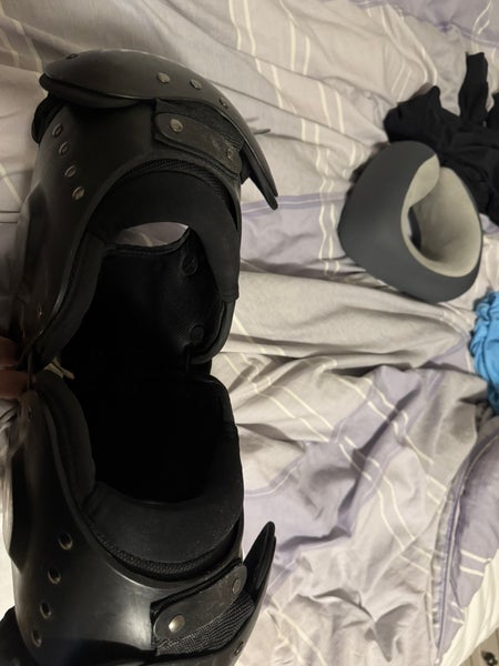 Large Youth Xenith Flyte Shoulder Pads (Used)