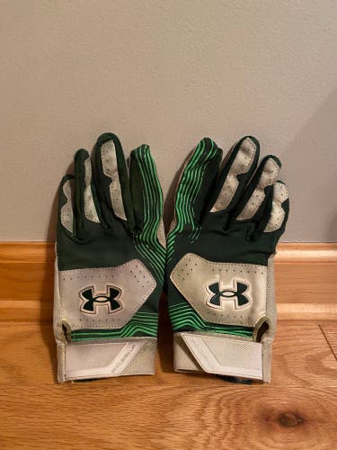 Medium Under Armour clean up Batting Gloves