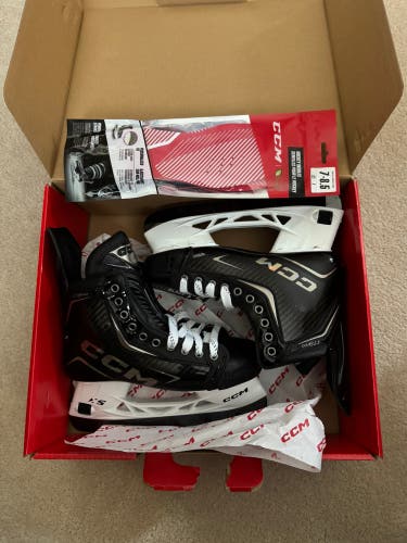 Black CCM JetSpeed FT8 Pro Hockey Skates Regular Width 7 (New)