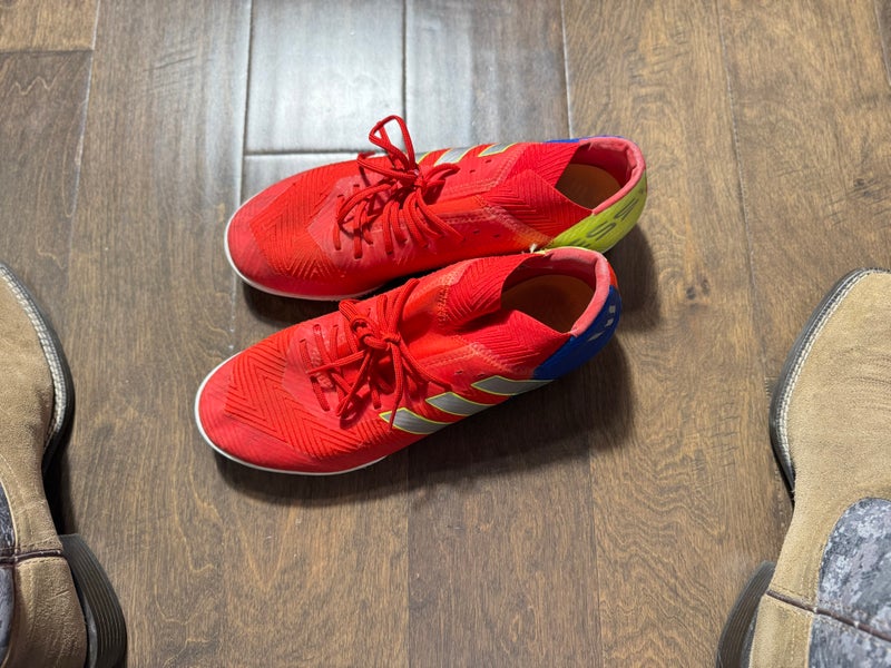 Red Men's Size M 10.5 (W 11.5) Adidas Messi Indoor Cleats (Used)