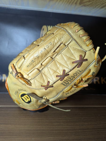 Outfield RH Wilson A1000 Baseball Glove 12.5" (Used)
