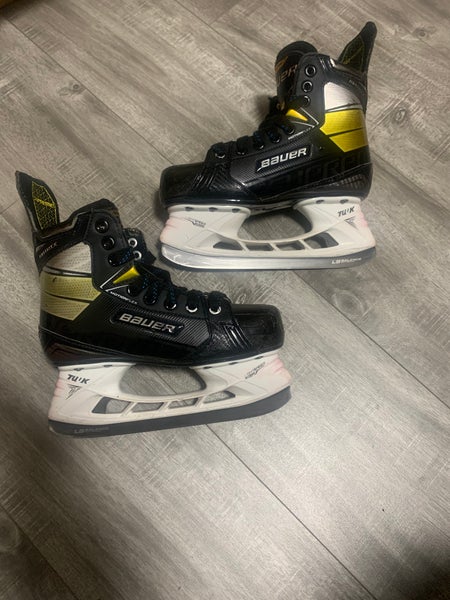 Bauer Supreme Matrix Hockey Skates Extra Wide Width Size 3.5 (Used)