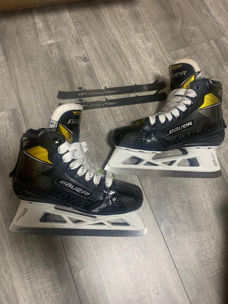 Bauer Supreme 3S Pro Hockey Goalie Skates Regular Width Size 4 (Used)............