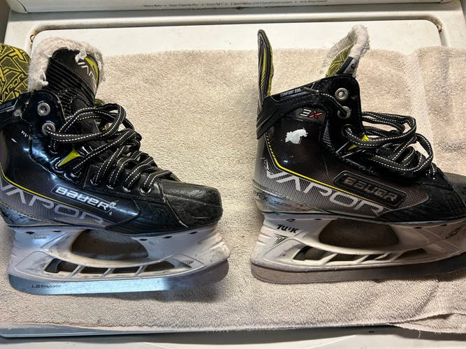 2021 Bauer Vapor 3X Hockey Skates Regular Width Size 3 (Used)