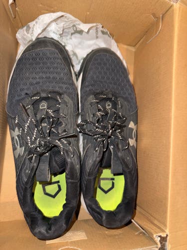 Black Men's Size M 8.0 (W 9.0) Adult Under Armour Shoes (Used)
