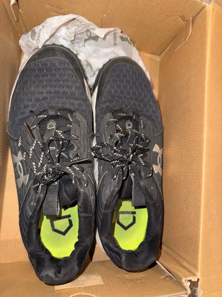 Black Men's Size M 8.0 (W 9.0) Adult Under Armour Shoes (Used)