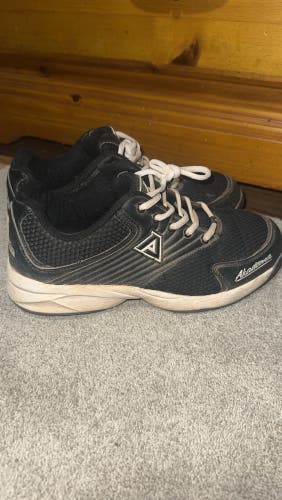 Black Men's Size M 9.5 (W 10.5) Adult Akadema Turf Cleats (Used)