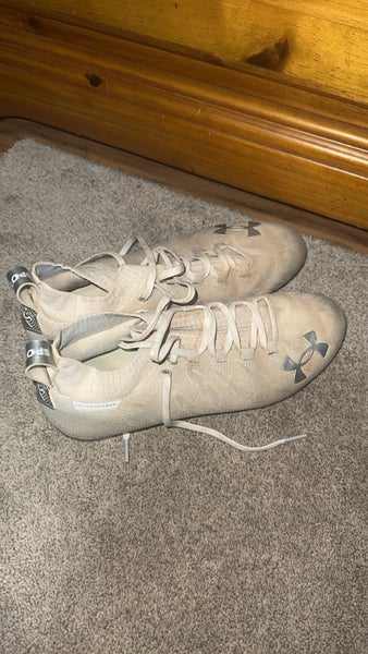 Unisex Size M 10.0 (W 11.0) Under Armour Low Top Molded Cleats (Used)