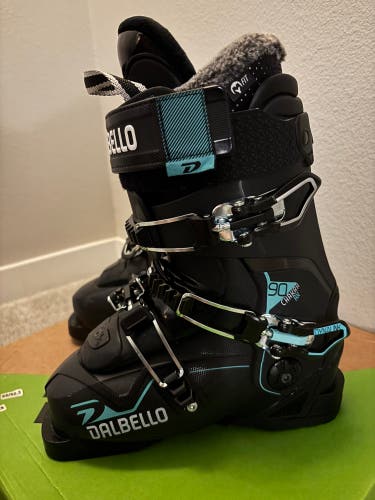 Mondo 22 & 22.5 Women's Dalbello Chakra Ski Boots Soft Flex (Used)