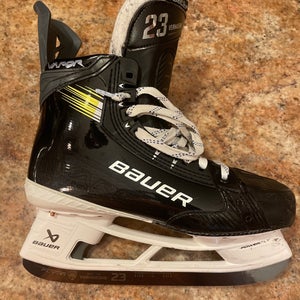 2025 Bauer Vapor Flylite Hockey Skates Wide Width Pro Stock 9 (Used)