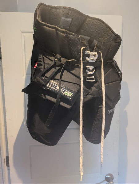 Senior Medium 2025 Vaughn SLR4 Pro Carbon Hockey Goalie Pants (New)